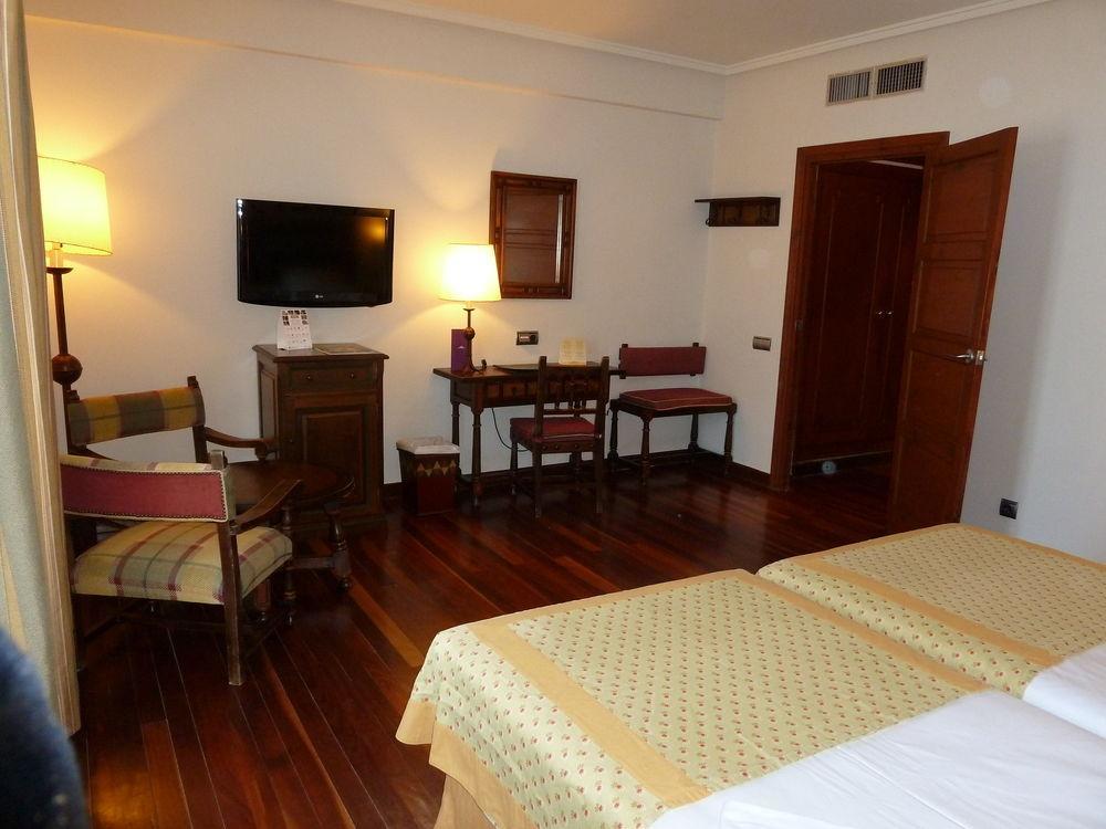 Hotel Ciudad De Calahorra Exteriör bild